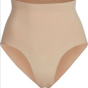 SKIMMS NEW Sculpting Seamless Mid Waist Briefs